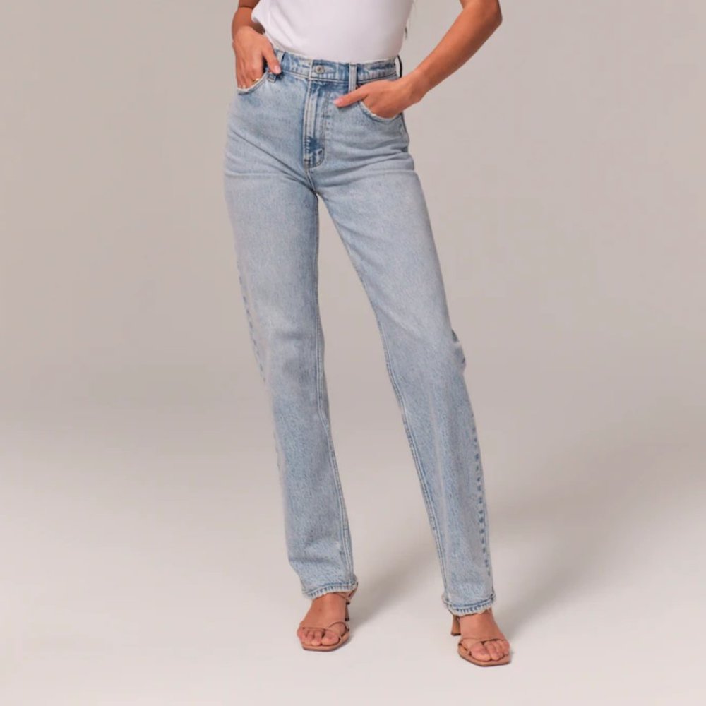 ABERCROMBIE  NEW WITHOUT TAGS Ultra High Rise 90s Straight Jean